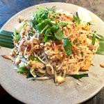 タイ焼きそば パッタイ(BETELNUT THAI VIETNAMESE DIMSUM)