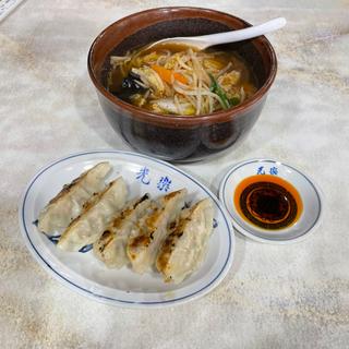 激辛ラーメン(からし)と餃子(（有）光楽)
