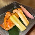 鶏もも肉黒七味焼　酢取り茗荷