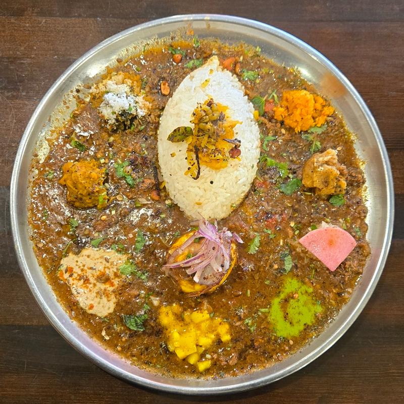 バンバンキーマ ビンダルーたまご(カレー屋バンバン)