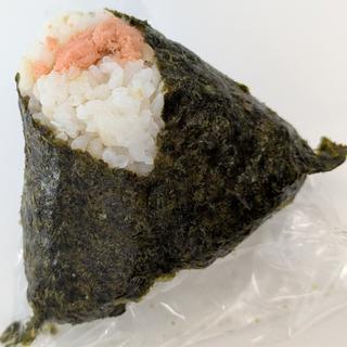 炙り鮭ほぐしおむすび(こめらく 海鮮ごはんと和のスープ。)