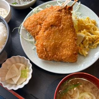 アジフライ2枚定食(しらすおろし付)(まるわ食堂)