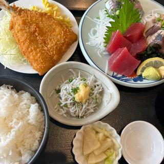 お刺身3点盛り定食(アジフライ•しらすおろし付)(まるわ食堂)