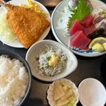 お刺身3点盛り定食(アジフライ•しらすおろし付)
