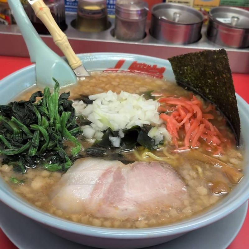 プレミアム醤油とんこつ大盛　ほうれん草　紅しょうが(ラーメン山岡家 越谷レイクタウン店)