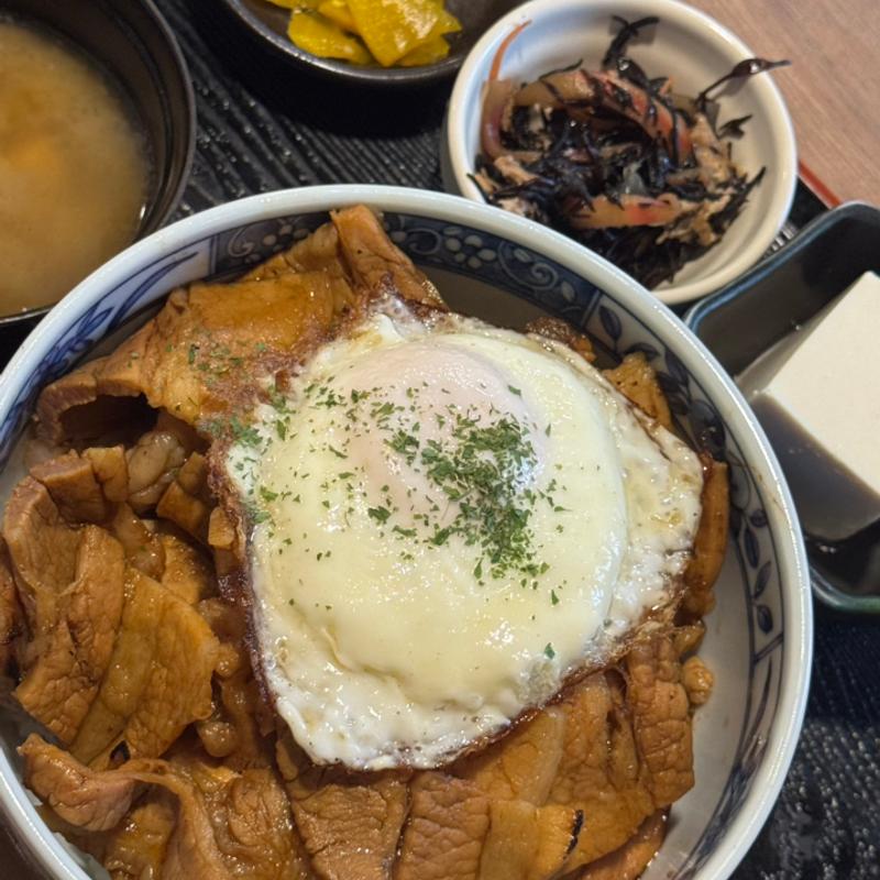本日のおたのしみ(豚エッグ丼)(門福本店 十勝豚丼&唐揚げ)