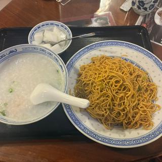 カキソース和えソバとエビ入おかゆ