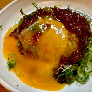 つくね月見(オニオンソース掛け)(京都・伏見神聖酒蔵 鳥せい 本店)