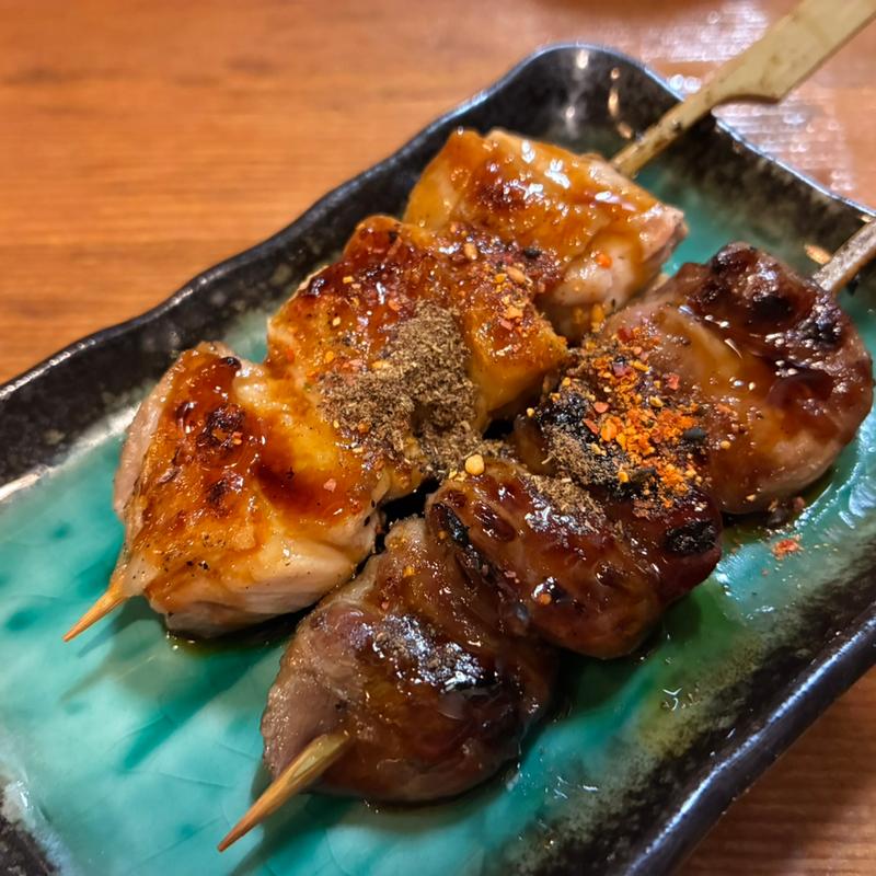 やきとり（上身）¥280 心ぞう¥190(京都・伏見神聖酒蔵 鳥せい 本店)