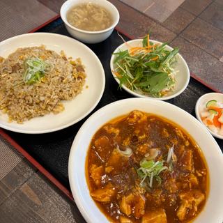 麻婆豆腐と炒飯セット