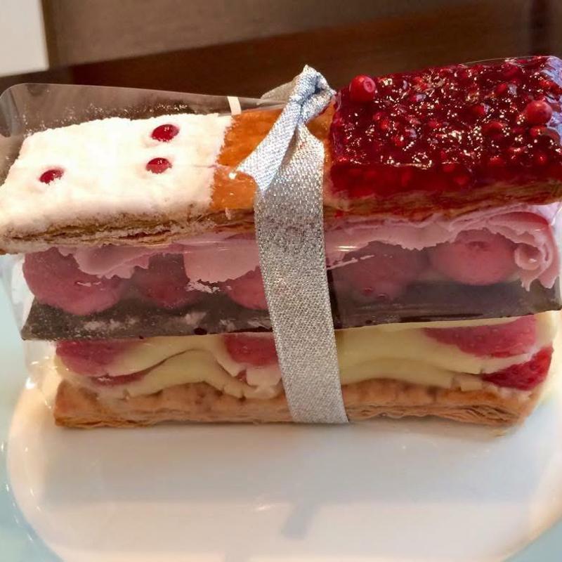 苺のミルフィーユ(メゾン ド フルージュ （maison de frouge）)