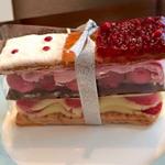 苺のミルフィーユ(メゾン ド フルージュ （maison de frouge）)