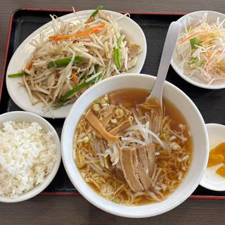 豚バラともやし炒めと醤油ラーメン(福園)