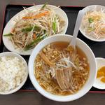 豚バラともやし炒めと醤油ラーメン