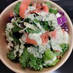 スモークサーモンとクリームチーズのサラダ