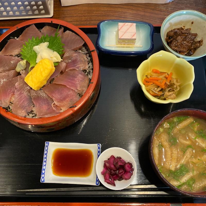 ばちまぐろ丼(源七 くろとり食堂)