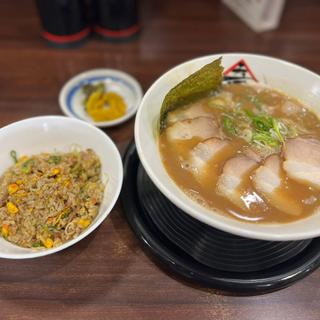 濃厚とんこつチャーシュー 半チャーハン