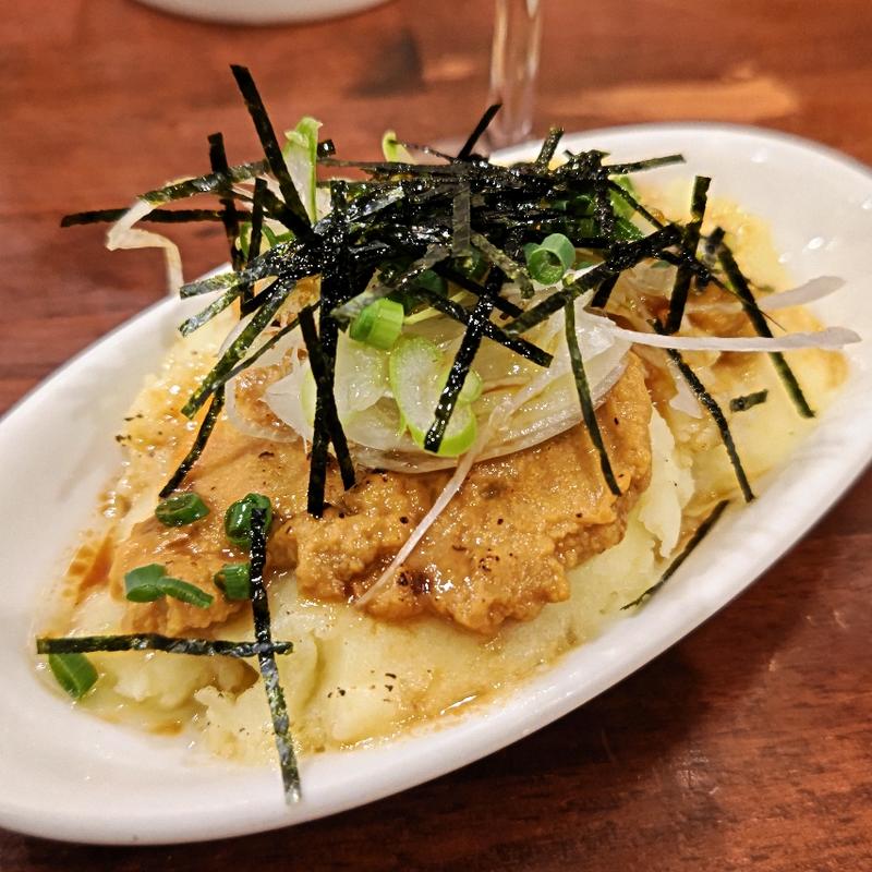 ウニのせマッシュポテト(Wine Stand Basil)