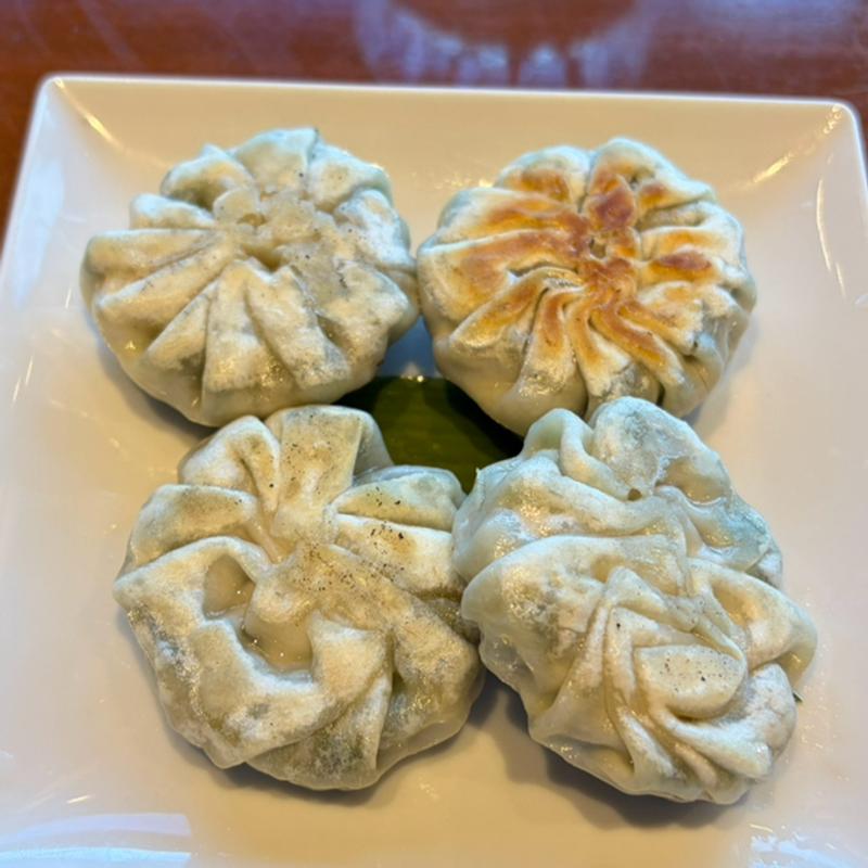 ニラ焼き饅頭(美味餐庁 （メイ ウェイ サン チン）)