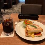 たっぷりたまごのハムチーズトースト