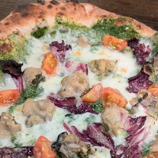 牡蠣とトレベス、蓮根のピザ(PIZZERIA Panacea (ピッツェリア パナケア))