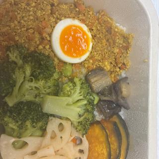 あえて、月見スパイスキーマカレー、枝豆ご飯