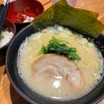 家系ラーメン並(えび豚骨拉麺春樹 中村橋店)