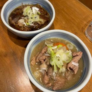 牛すじ煮込みとモツ煮込み(菊川)