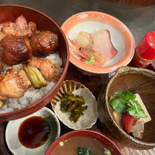 焼き鳥丼セット大盛り(刺身付き)