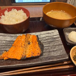 厚切り銀鮭塩焼き定食