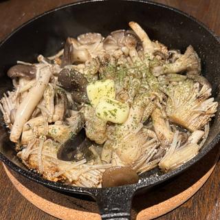 キノコのガーリックバターソテー