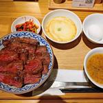 厚切りハラミ丼 肉1.5倍(炭火たれ焼肉丼 萬牛カルビ)