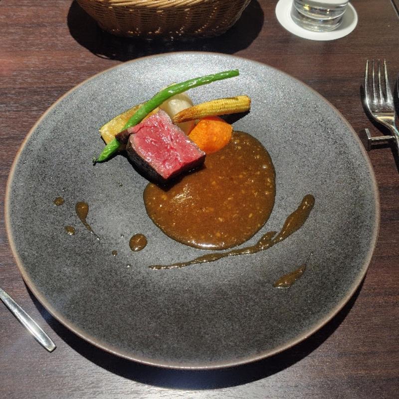 国産牛モモ肉のロティ(キュイジーヌ フランセーズ ラ・シャンス （cuisine francaise LA CHANCE）)