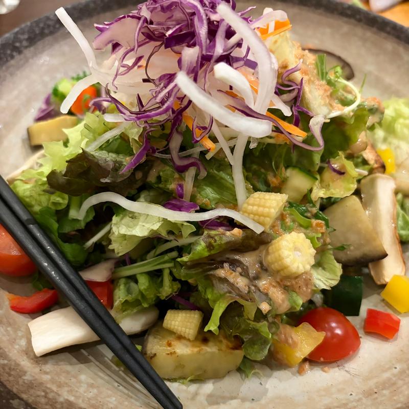 旬の炭焼野菜のサラダ(炉ばた 焔仁)