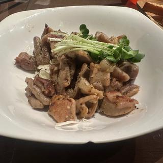 塩ホルモンの黒こしょう炒め