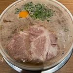 月見ラーメン(三代目 博多だるま)