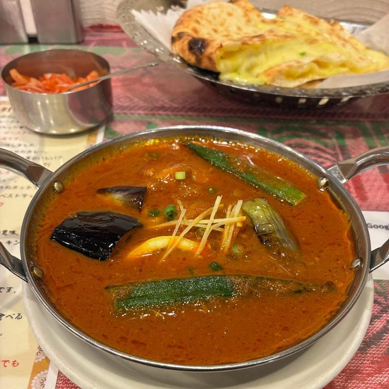 揚げナスとオクラのスープカレー(タァバン 柏南増尾店)