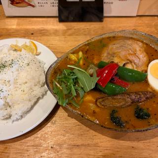 チキンと野菜と角煮のスープカレー