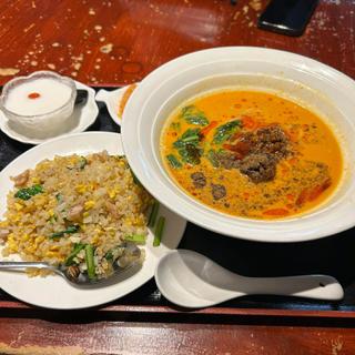 濃厚担々麺 半炒飯(中華旬館 彩えん坊 辻堂)