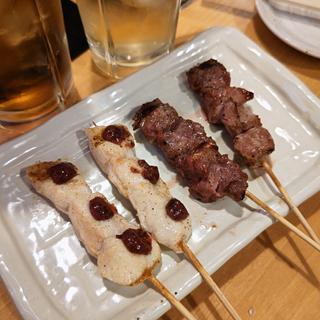 ささみ梅しそ・カシラ(もつ焼き串焼き 肉の佐藤 横浜西口店)