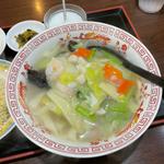 海鮮湯麵+半チャーハン