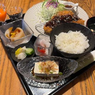 特選みそかつ定食(門前屋さくらとはな)