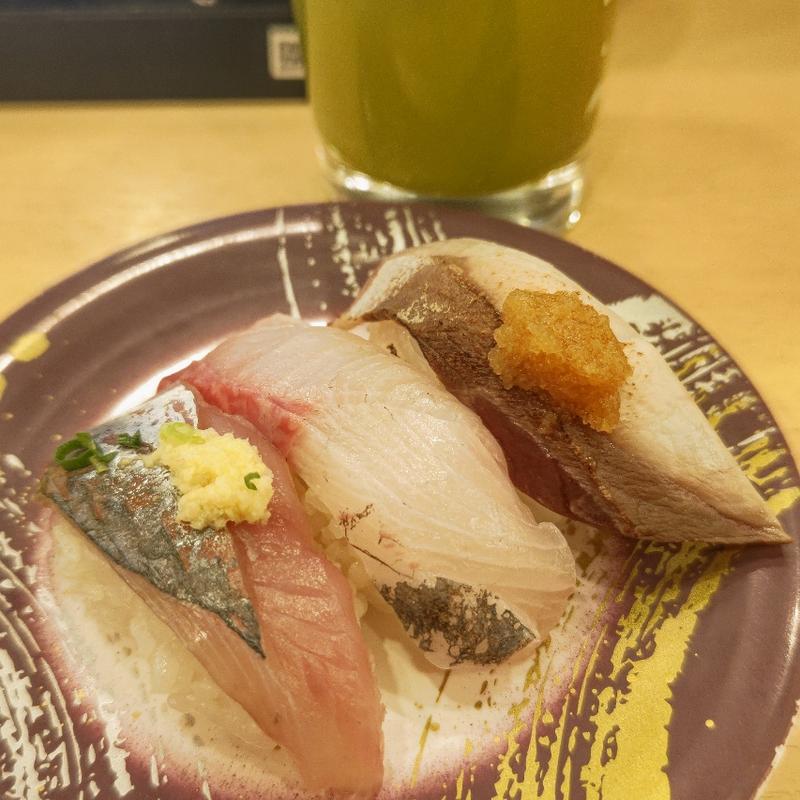 地魚三貫(アジ・かんぱち・炙りワラサ)(回転寿司 北條)