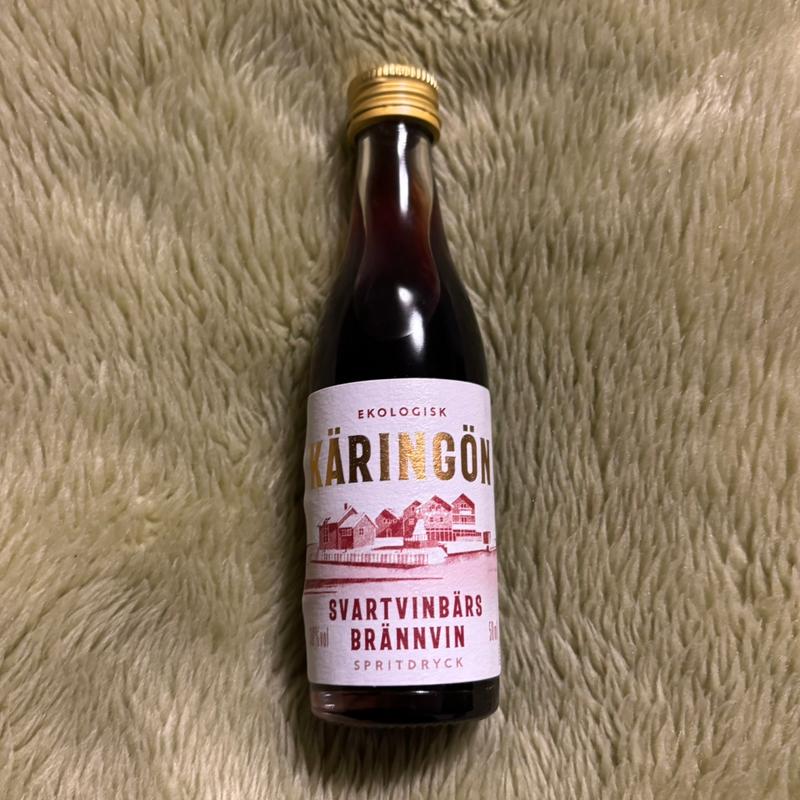 ブラックカラント（黒すぐり）風味のオーガニック蒸留酒（スピリッツ）です。(自宅)