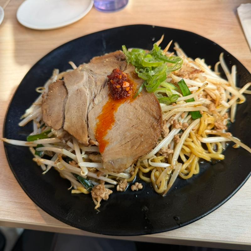 汁無し台湾らーめん(0辛)(金まる餃子)