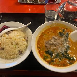 担々麺ハーフ焼豚炒飯ハーフ(中華料理ふじよし )