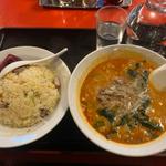 担々麺ハーフ焼豚炒飯ハーフ