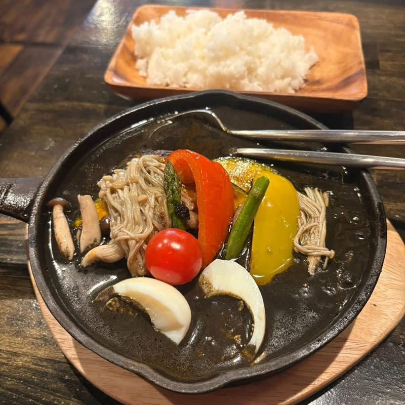 イカ墨スープカレー(ハラール MAD CHEFs 池袋サンシャイン通り店)