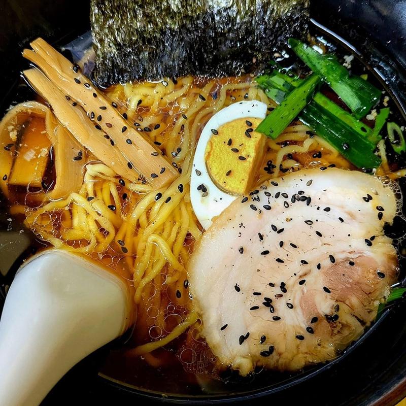ラーメン(手もみラーメン 十八番 （てもみらーめん じゅうはちばん）)