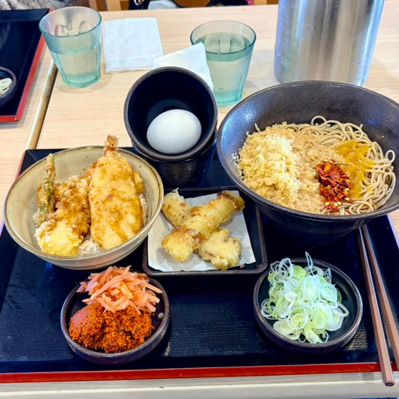 ミニ海老かしわ天丼＋かけそば＋生玉＋ちくわ天(ゆで太郎 もつ次郎 加須北小浜店)
